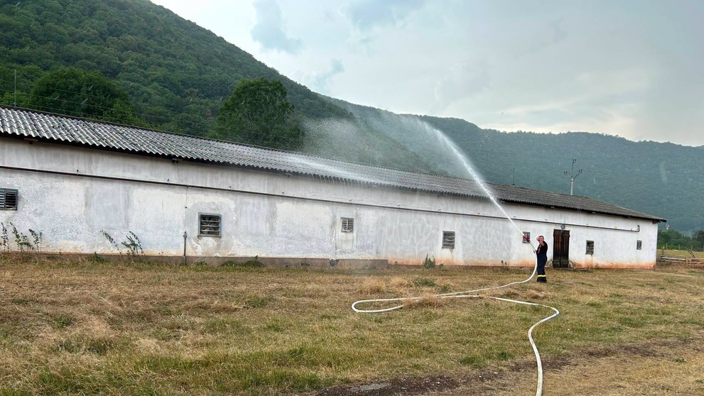 Hasiči zasahovali pri záchrane 20-tisíc kurčiat