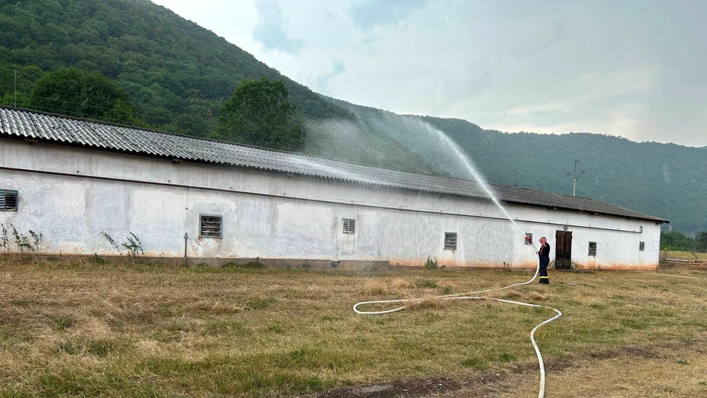 Hasiči zasahovali pri záchrane 20-tisíc kurčiat