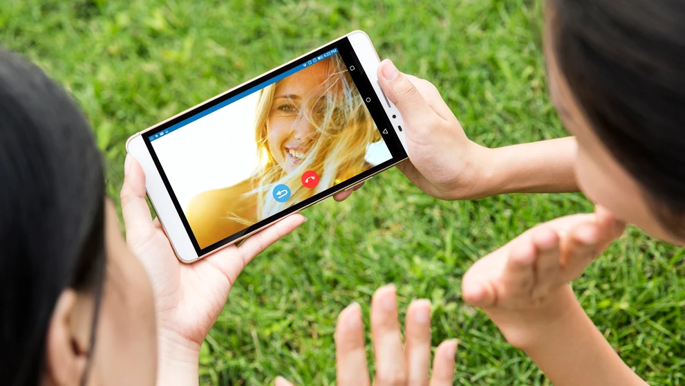Phablet je totiž ovládateľný jednou rukou, dokonca vychádza v ústrety aj ľavákom.    