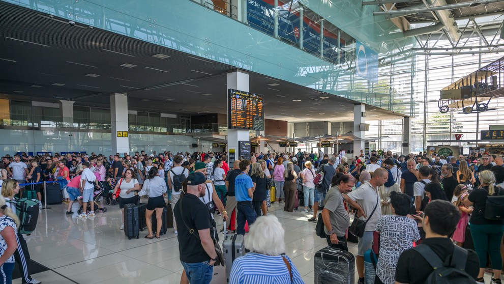 Znovuotvorenie Letiska M. R. Štefánika po bombovej hrozbe v Bratislave