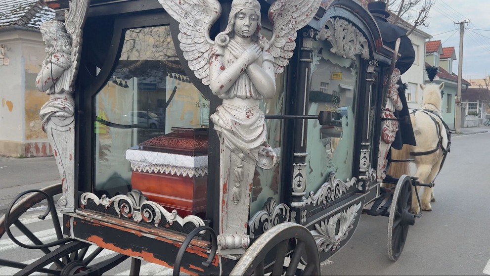 Prípravy na rozlúčku s rómskym kráľom.