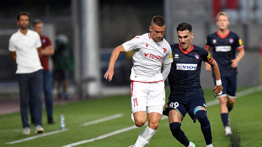 Na snímke Adam Tučný (AS Trenčín) a Alexandros Kyziridis (FC ViOn Zlaté Moravce-Vráble).