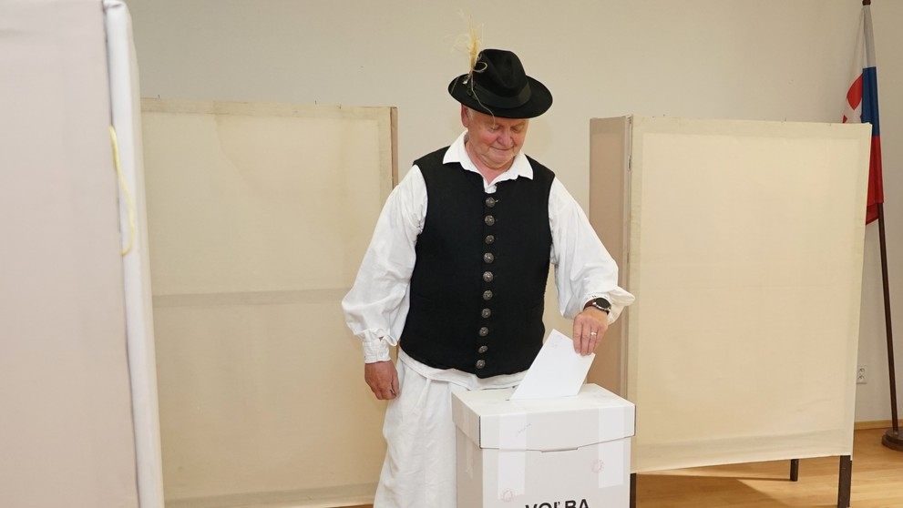 V Iži volili aj v krojoch.