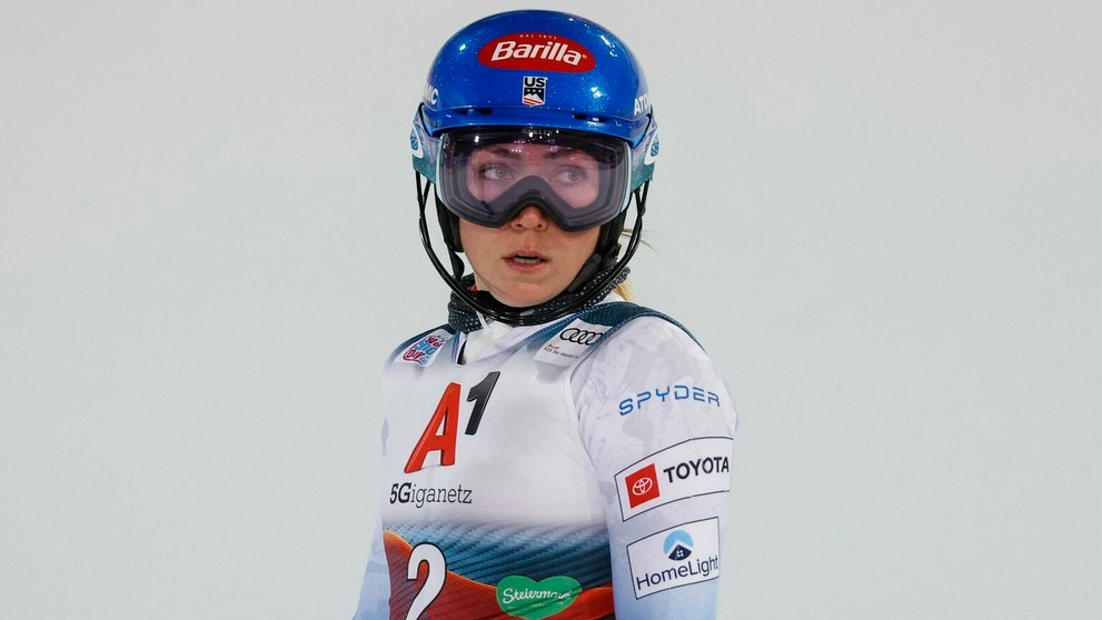 Alpská lyžiarka Mikaela Shiffrinová reaguje v cieli slalomu v Schladmingu.