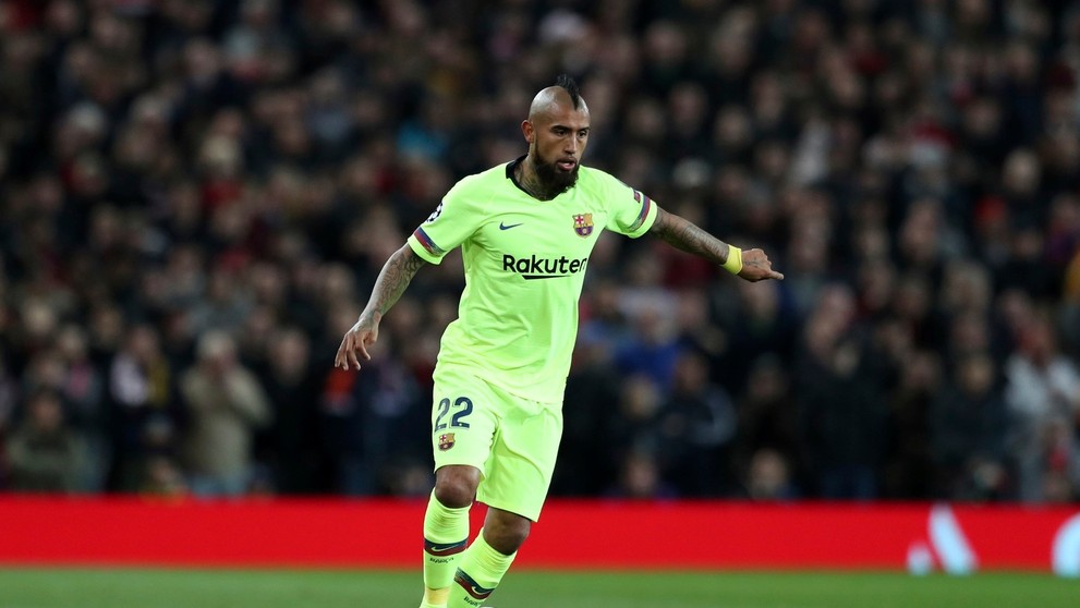 Andreas Pereira z Manchesteru United reaguje v prvom štvrťfinále LM proti Barcelone.