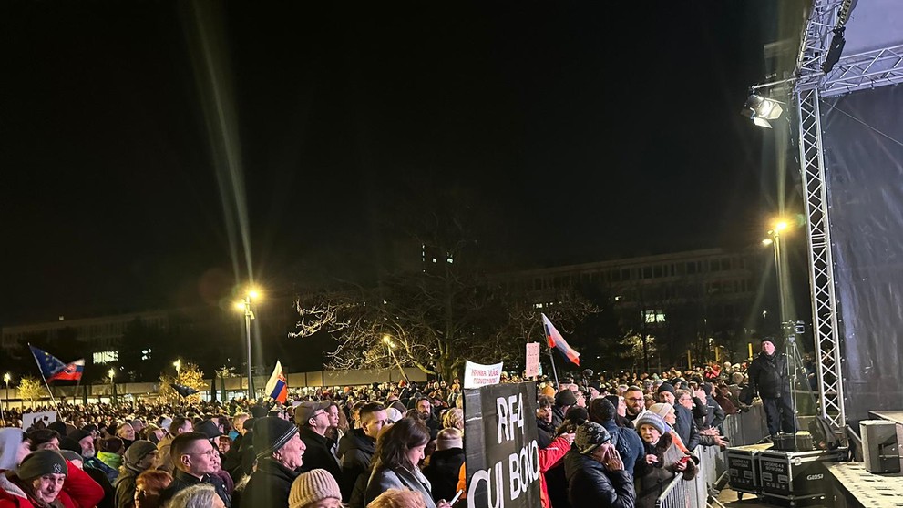Na protest prišli tisícky ľudí.