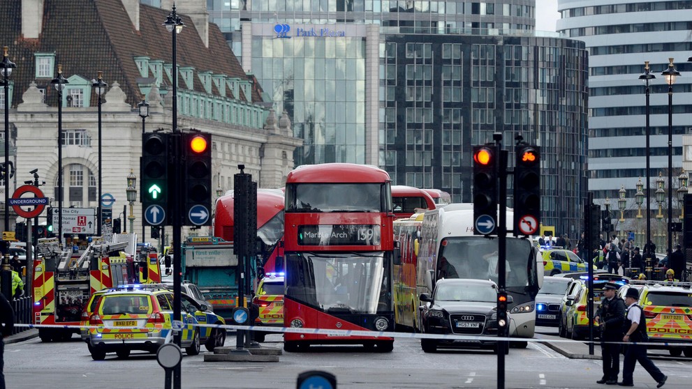 Zastavili aj dopravu.