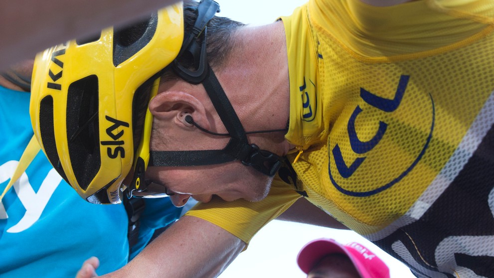 Zničený, no šťastný víťaz Tour de France 2015 Chris Froome.
