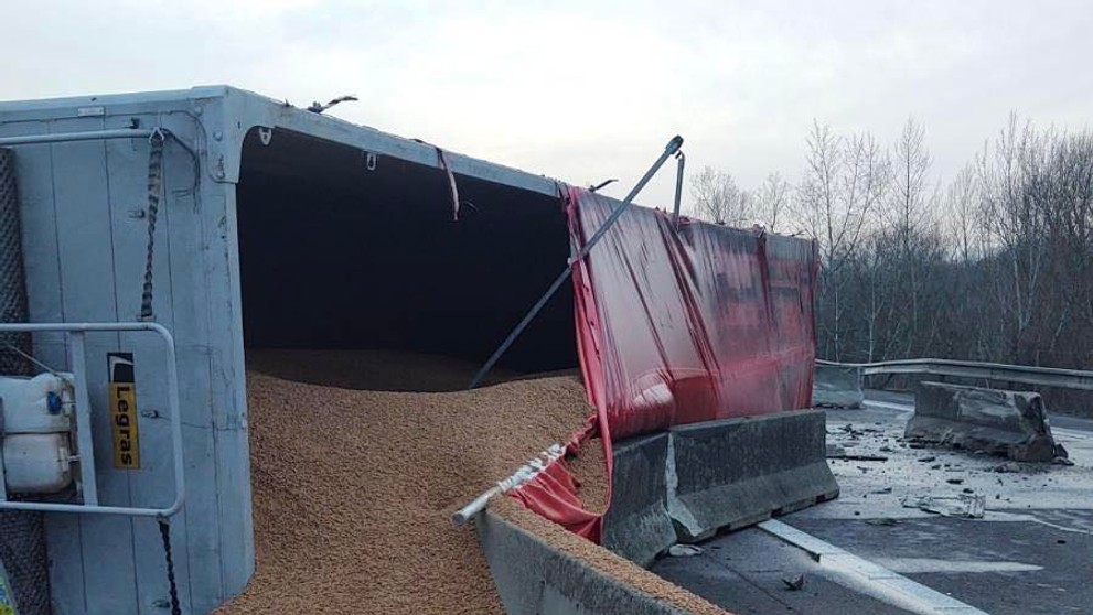 Nehoda na D1 v okrese Dubnica nad Váhom.