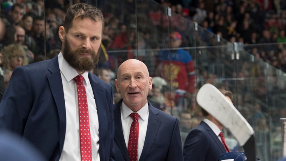 Vpravo Tomáš Marcinko a ruskí hráči Pavel Koledov (uprostred) a Konstantin Okulov.