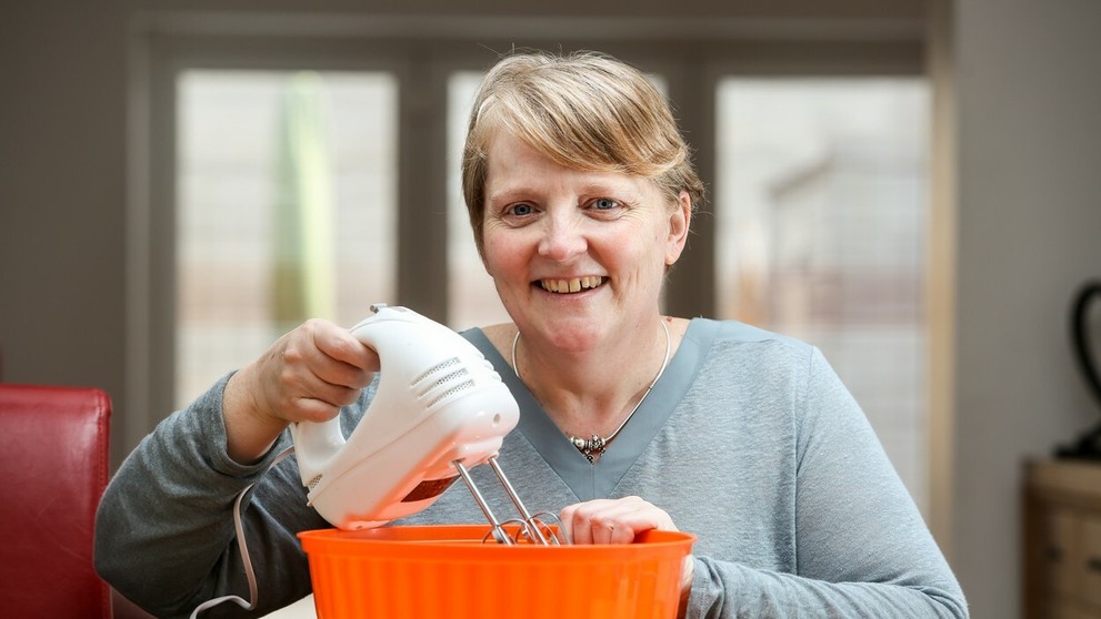 Jayne Reffin teraz radšej niečo upečie.