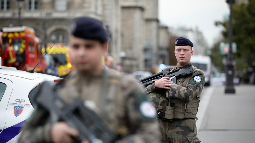 Útočník zabil štyroch policajtov.