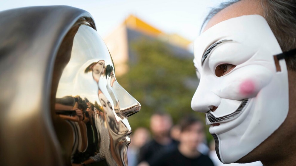 Tvorca bitcoinu sa dočal svojej busty. Prvú na svete odhalili v susednom Maďarsku