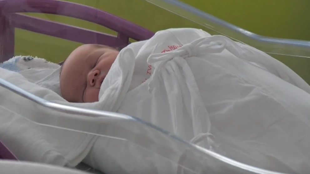 Bábätko v žilinskom hniezde záchrany.