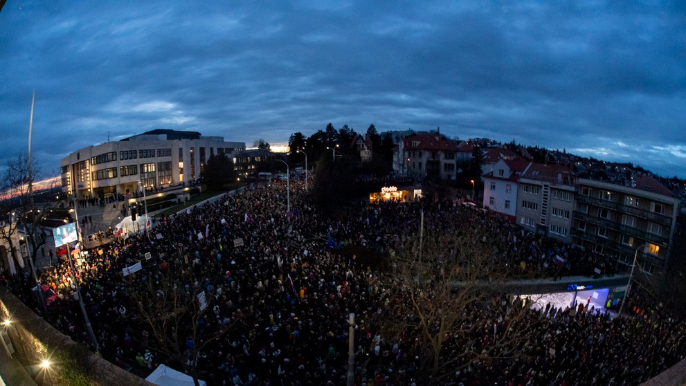 Opozičný protest pred NRSR.