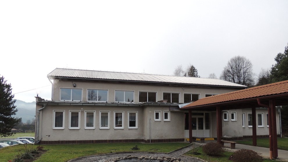 Na snímke jazierko pri telocvični v Základnej škole Župkov