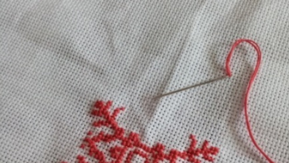 Aj hovorkyňa ministerstva práce, sociálnych vecí a rodiny Veronika Husárová šije rúška.