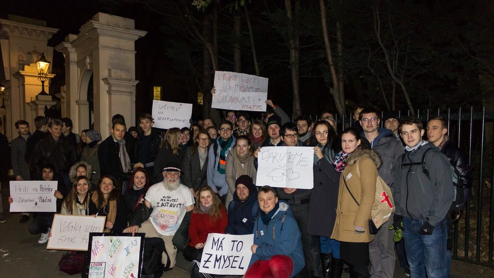 Študenti podporili slovenských učiteľov v Londýne.