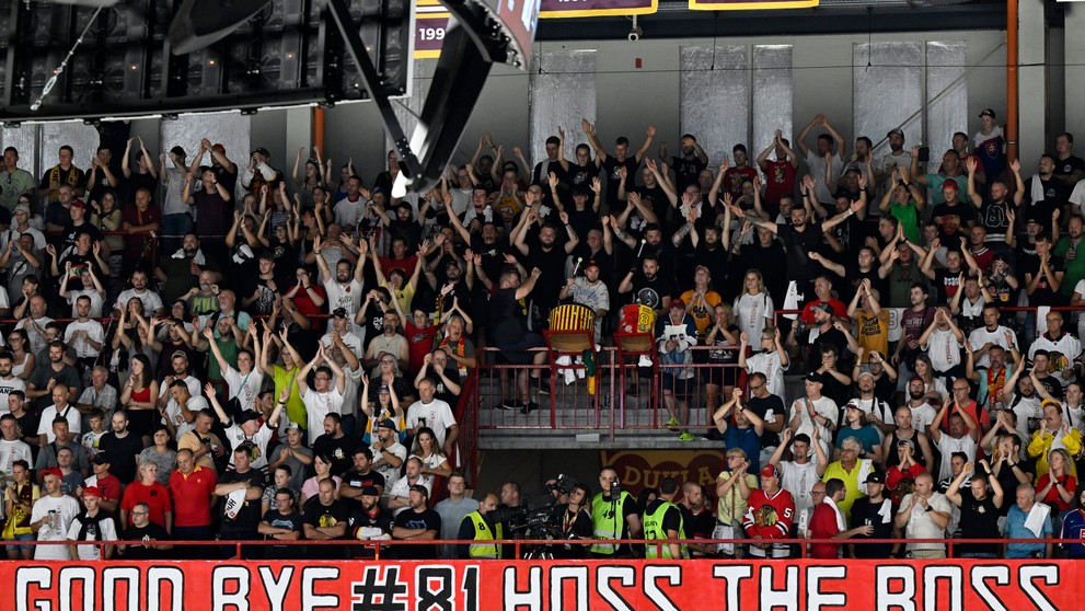 Fanúšikovia počas rozlúčkového zápasu Mariána Hossu - Goodbye Game 81