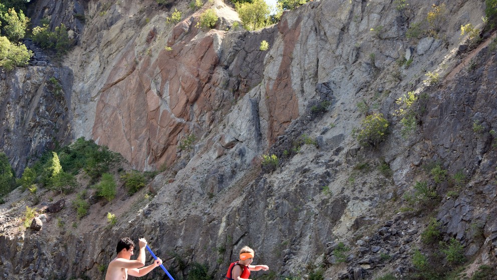 Kameňolom pri obci Beňatina.