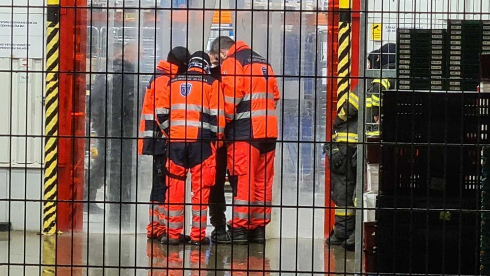 V bytovke usmrtil svojich rodičov.