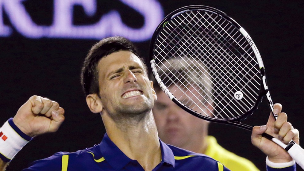 Radosť Novaka Djokoviča po semifinálovej výhre nad Rogerom Federerom na Australian Open.