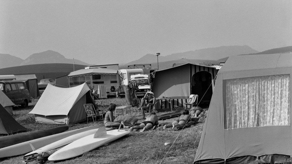 Na snímke z 12. augusta 1983 autokemping Liptovskom Trnovci s kapacitou 150 stanov.