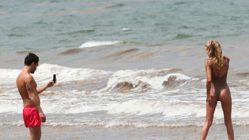 Ed Westwick si užíval s krásnou priateľkou Jessicou Serfaty. 