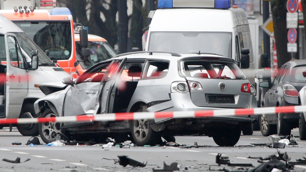 V Berlíne vybuchla bomba v aute