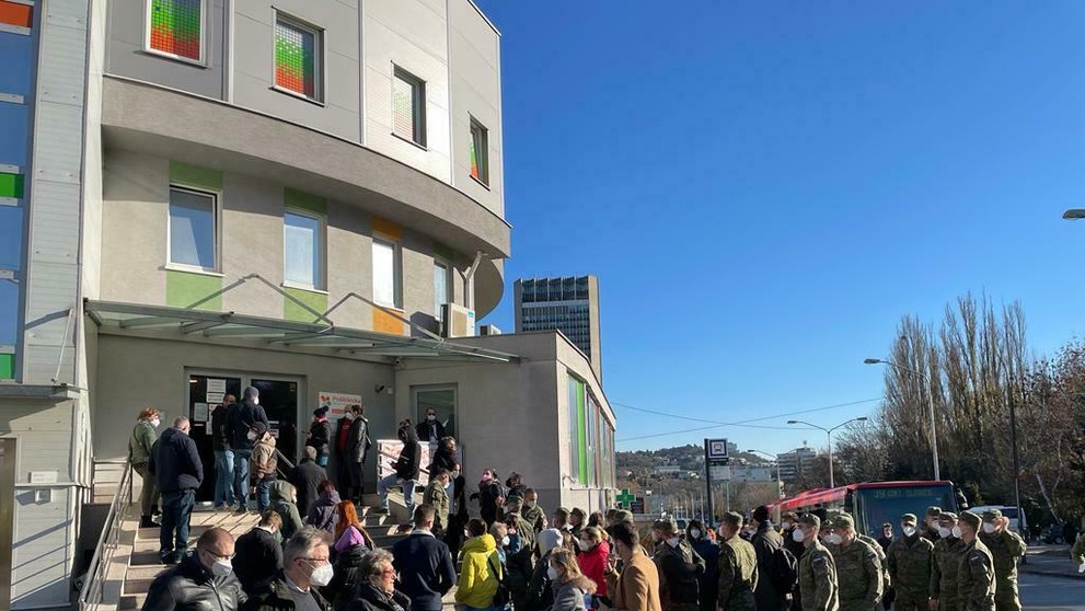 Ľudia v dlhých radoch prezradili, prečo sa nechali zaočkovať