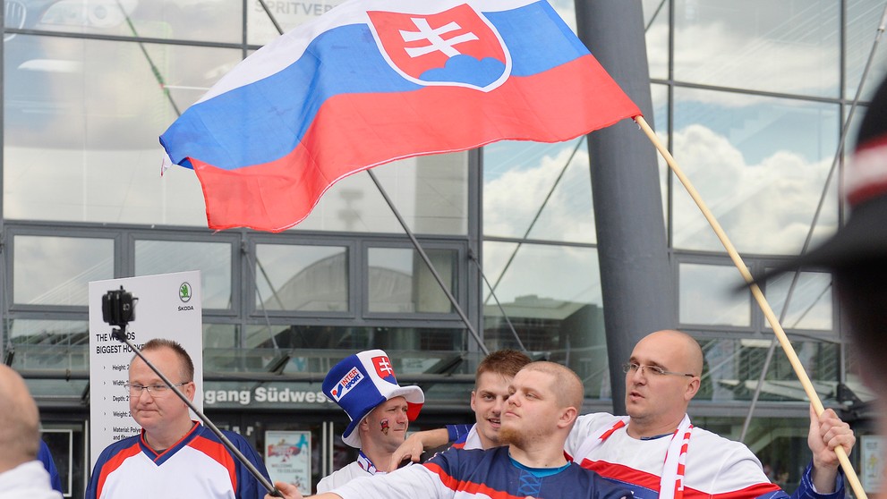 Na snímke slovenskí fanúšikovia pred začiatkom zápasu Slovensko - USA..jpg