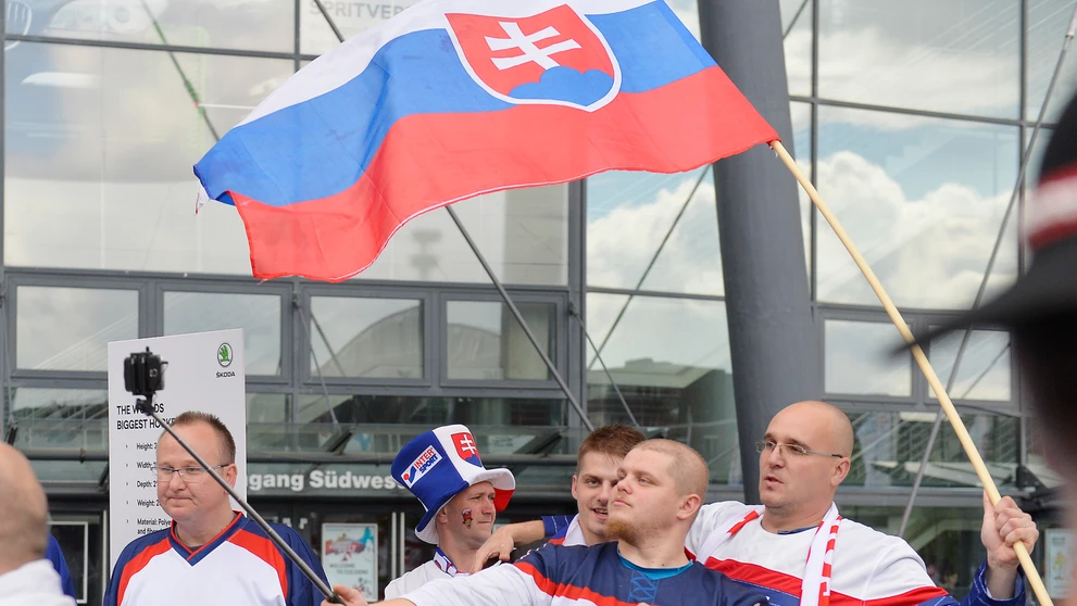 Na snímke slovenskí fanúšikovia pred začiatkom zápasu Slovensko - USA..jpg