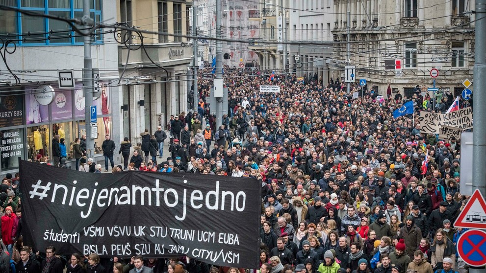 Na snímke účastníci tichého pochodu študentov a slušných ľudí