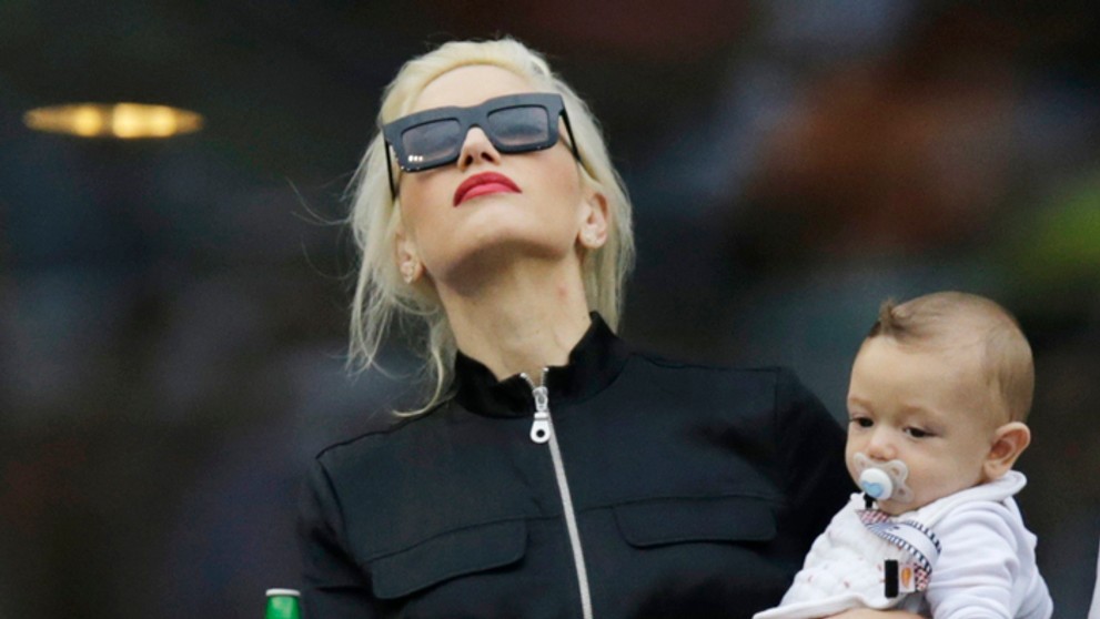 Gwen Stefani na snímke z 6. septembra 2014 so šesťmesačným synom Apollom.