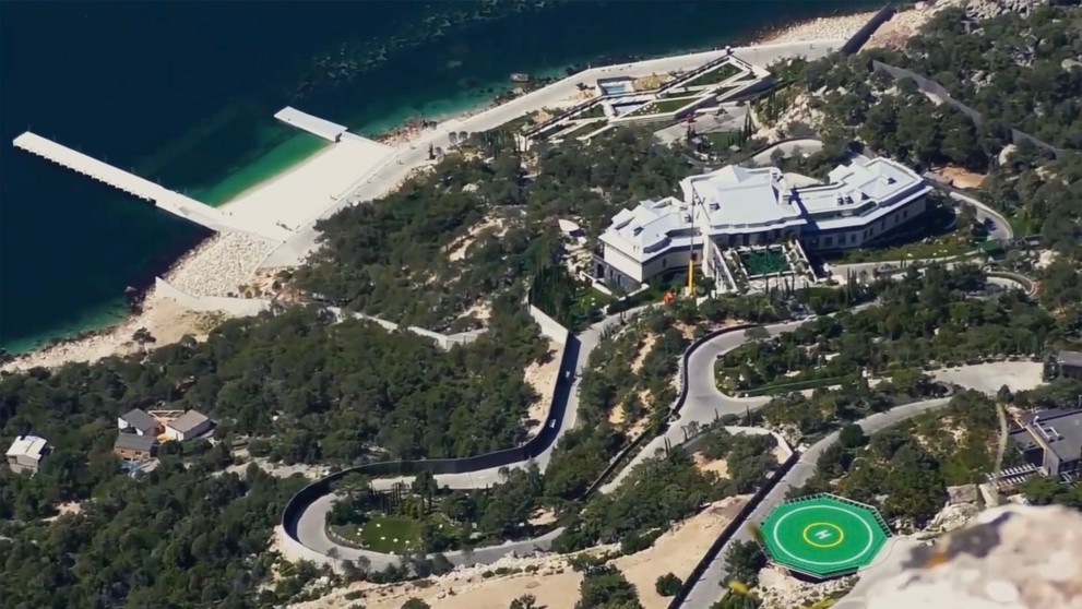 Putinov palác na brehu Čierneho mora.