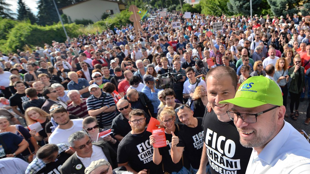 Protest pred Bonaparte.