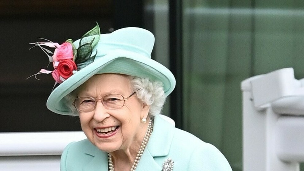 Kráľovná Alžbeta II. navštívila prestížne dostihy.