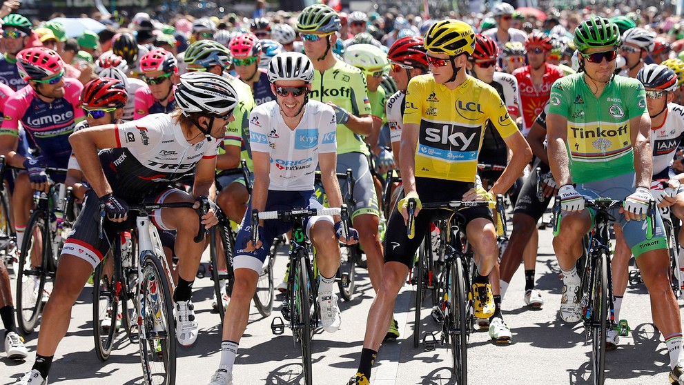 Švajčiar Fabian Cancellara, Brit Adam Yates, Brit Chris Froome a Slovák Peter Sagan pred štartom 17. etapy TdF