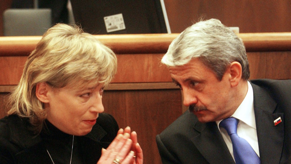 Ministerka Iveta Radičová a Mikuláš Dzurinda ako premiér na snímke z 13. decembra 2005