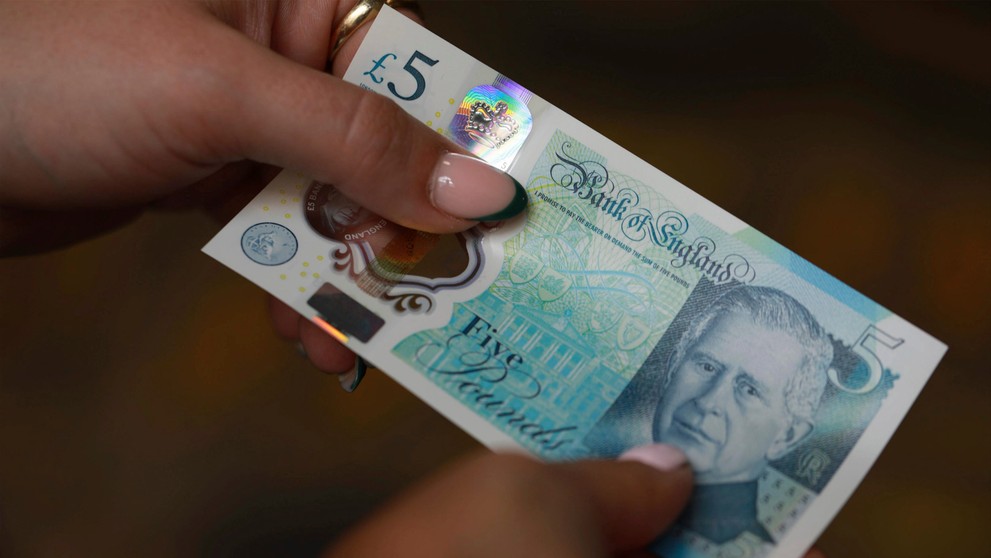 Bankovky s podobizňou kráľa Karola III.