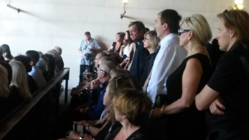 Na poslednú rozlúčku s herečkou prišlo viacero hercov a známych osobností.