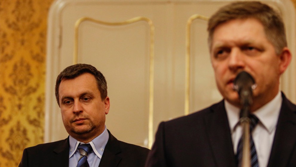 Predseda SNS Andrej Danko, v popredí premiér Robert Fico.