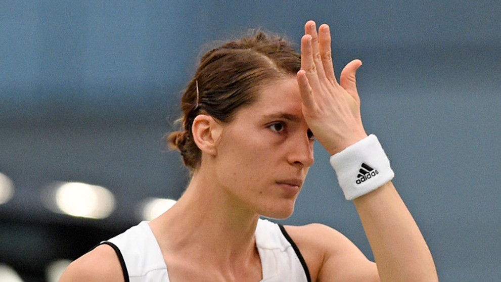 Sklamaná Nemka Andrea Petkovicová po strate bodu proti Švajčiarke Belinde Bencicovej.