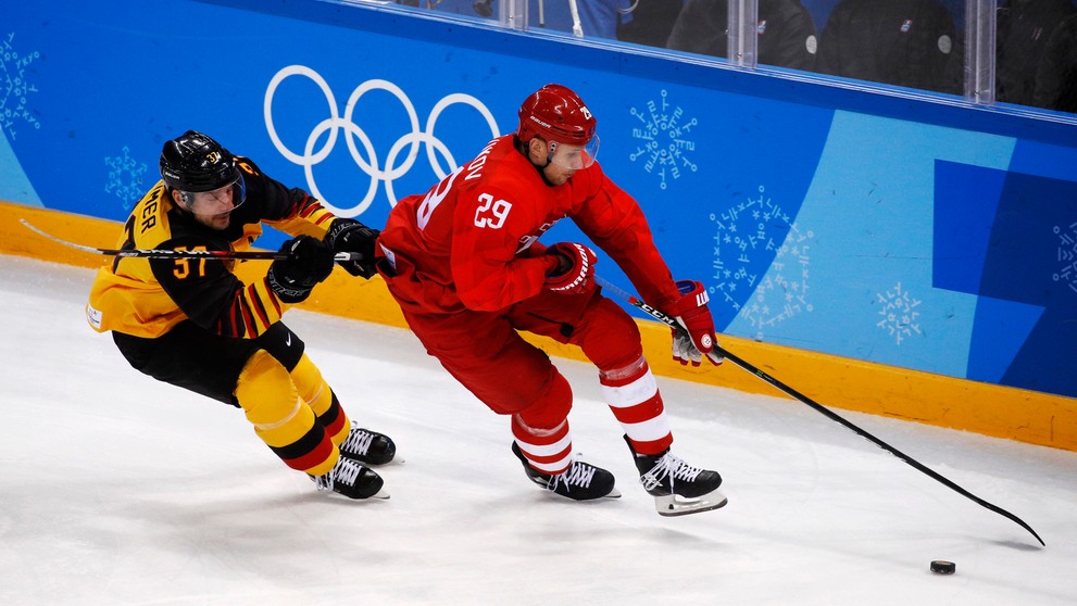 Ilya Kablukov (OAR) uniká Patrickovi Reimerovi (Nemecko).