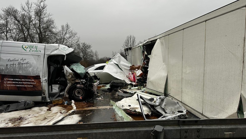 Tragická nehoda na D1 pri Ilave (2)