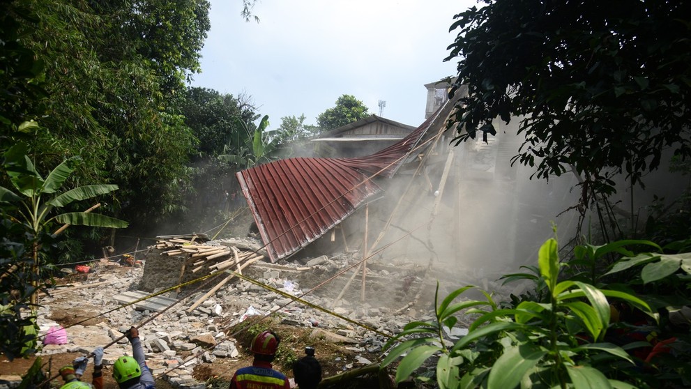 V Indonézii sa zrútila spoločenská sála