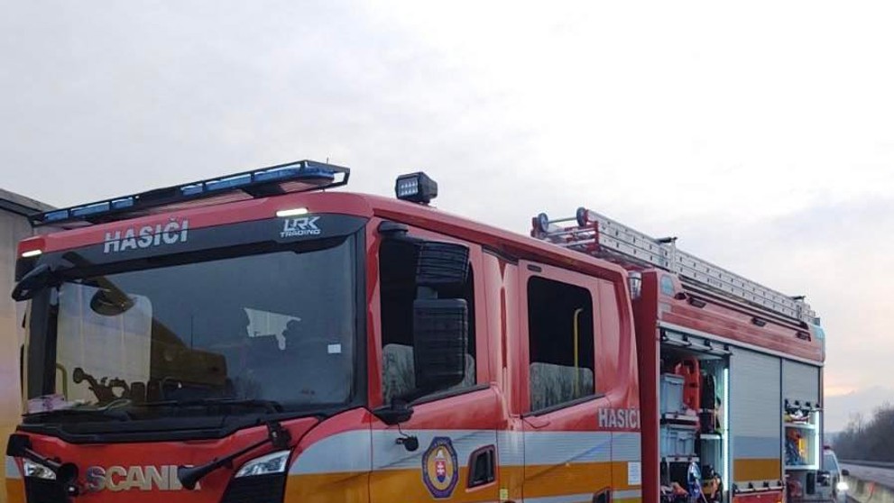 Nehoda na D1 v okrese Dubnica nad Váhom.