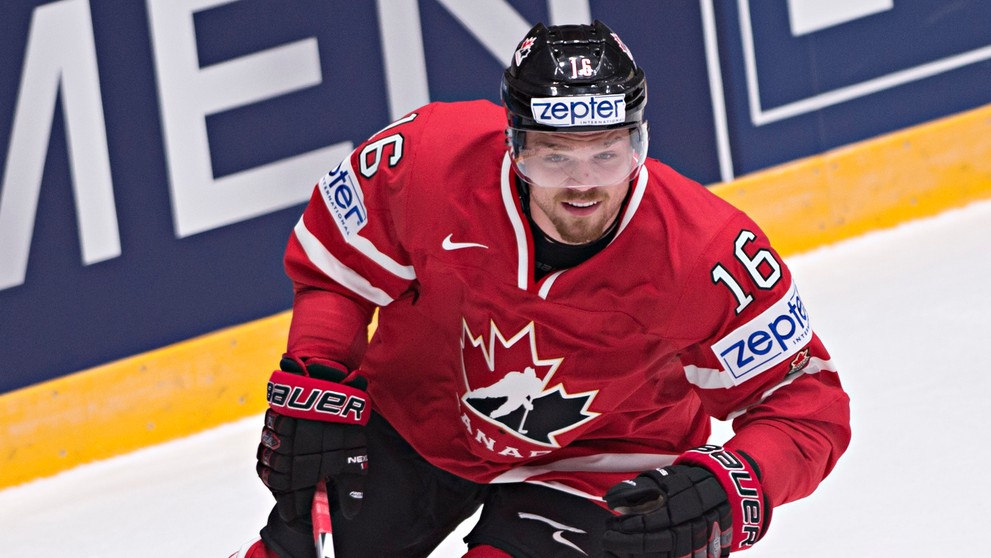 Kanadský útočník Max Domi v dueli proti USA v rámci základnej B-skupiny MS v Rusku.