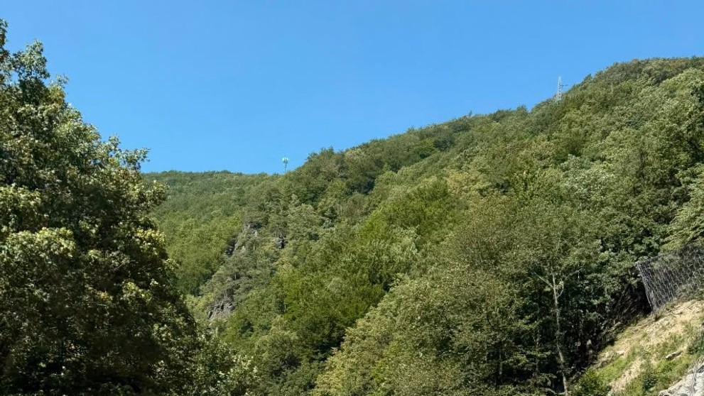 Červený asfalt