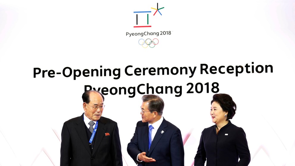 Ohňostroj na štadióne počas otváracieho ceremoniálu ZOH 2018.